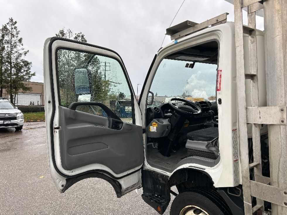 Refrigerated Truck-Light and Medium Duty Trucks-Hino-2018-195-Delta-BC-346,705\n\t\tkm-$ 44,750 - Image 15