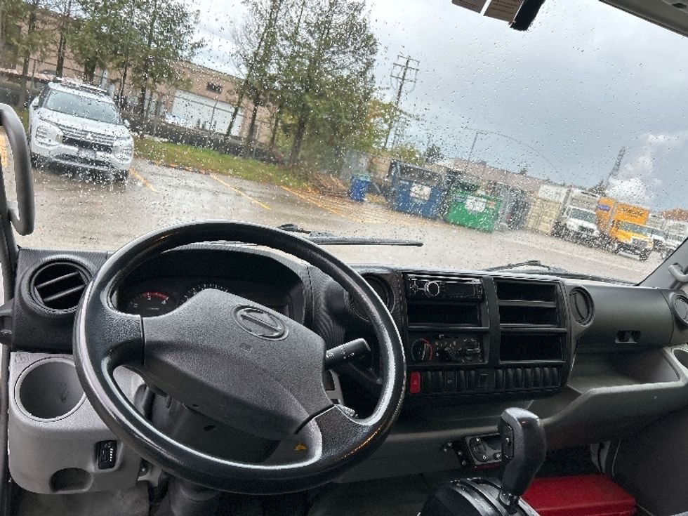 Refrigerated Truck-Light and Medium Duty Trucks-Hino-2018-195-Delta-BC-346,705\n\t\tkm-$ 44,750 - Image 17