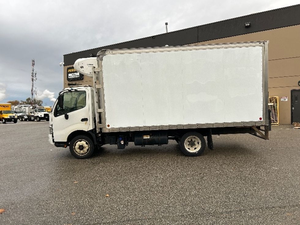 Refrigerated Truck-Light and Medium Duty Trucks-Hino-2018-195-Delta-BC-346,705\n\t\tkm-$ 44,750 - Image 4