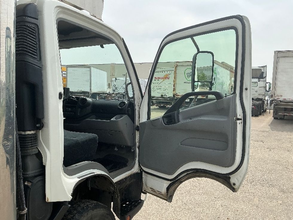 Refrigerated Truck-Light and Medium Duty Trucks-Hino-2018-195-Edmonton-AB-227,491\n\t\tkm-$ 61,000 - Image 19