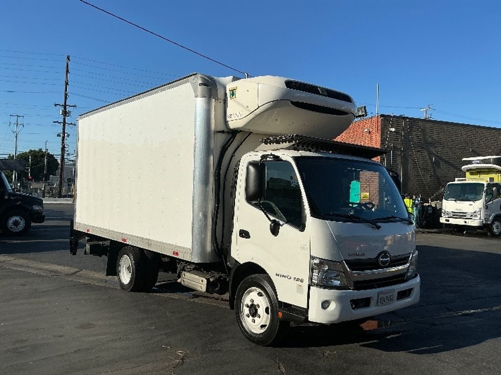 Refrigerated Truck-Light and Medium Duty Trucks-Hino-2018-195-Los Angeles-CA-198,362\n\t\tmiles-$ 38,500 - Image 1