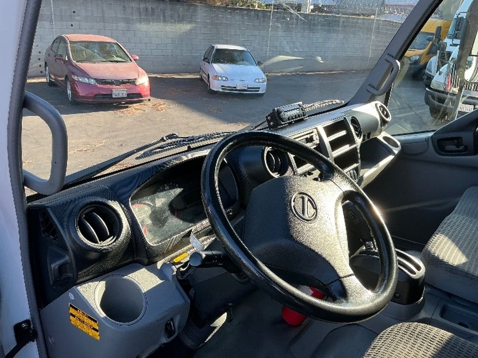 Refrigerated Truck-Light and Medium Duty Trucks-Hino-2018-195-Los Angeles-CA-198,362\n\t\tmiles-$ 38,500 - Image 17