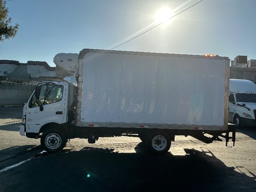 Refrigerated Truck-Light and Medium Duty Trucks-Hino-2018-195-Los Angeles-CA-198,362\n\t\tmiles-$ 38,500 - Image 4