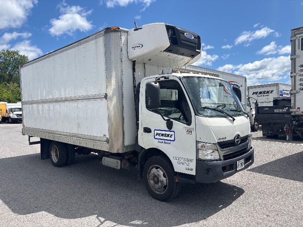 Refrigerated Truck-Light and Medium Duty Trucks-Hino-2018-195-Ottawa-ON-223,625\n\t\tkm-$ 62,750 - Image 1