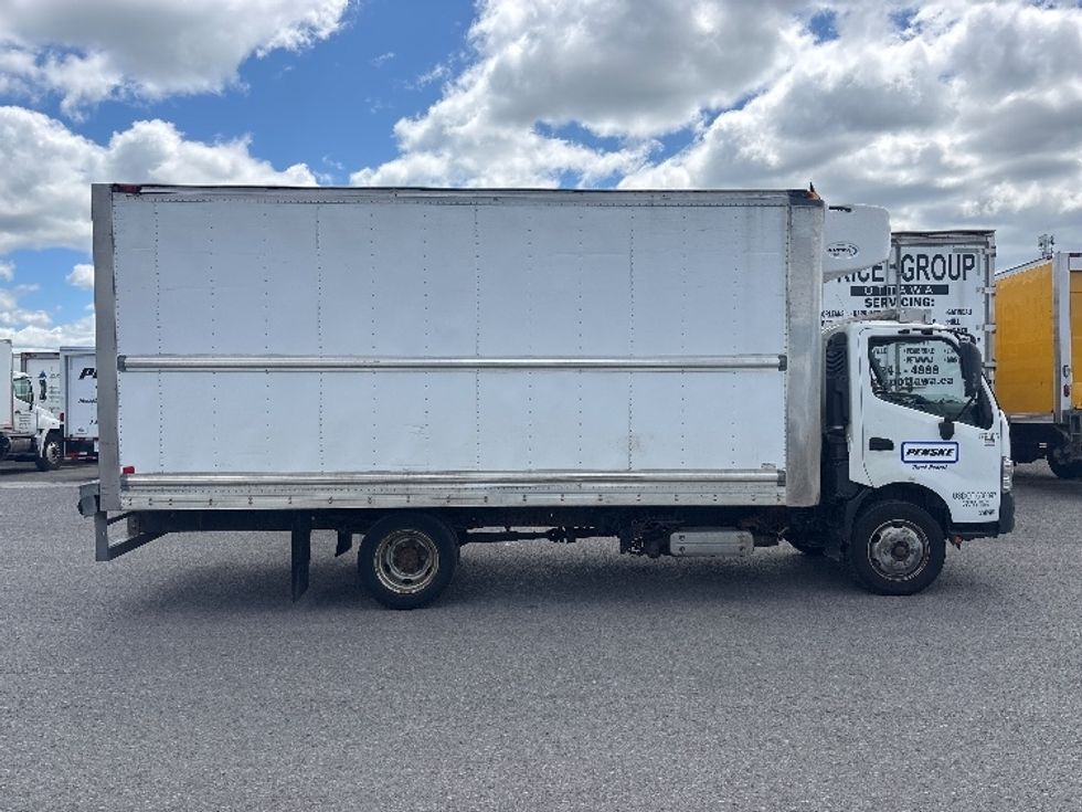 Refrigerated Truck-Light and Medium Duty Trucks-Hino-2018-195-Ottawa-ON-223,625\n\t\tkm-$ 62,750 - Image 15