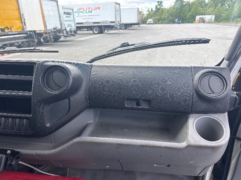 Refrigerated Truck-Light and Medium Duty Trucks-Hino-2018-195-Ottawa-ON-223,625\n\t\tkm-$ 62,750 - Image 21