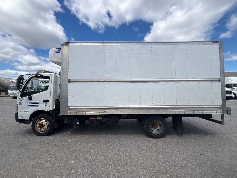Refrigerated Truck-Light and Medium Duty Trucks-Hino-2018-195-Ottawa-ON-223,625\n\t\tkm-$ 62,750 - Image 4