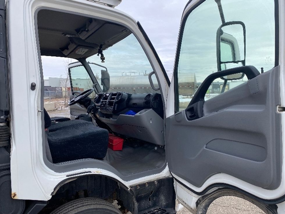 Refrigerated Truck-Light and Medium Duty Trucks-Hino-2018-195-Saskatoon-SK-131,450\n\t\tkm-$ 68,250 - Image 20