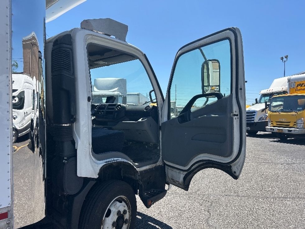 Refrigerated Truck-Light and Medium Duty Trucks-Hino-2018-195-West Babylon-NY-119,100\n\t\tmiles-$ 46,750 - Image 20