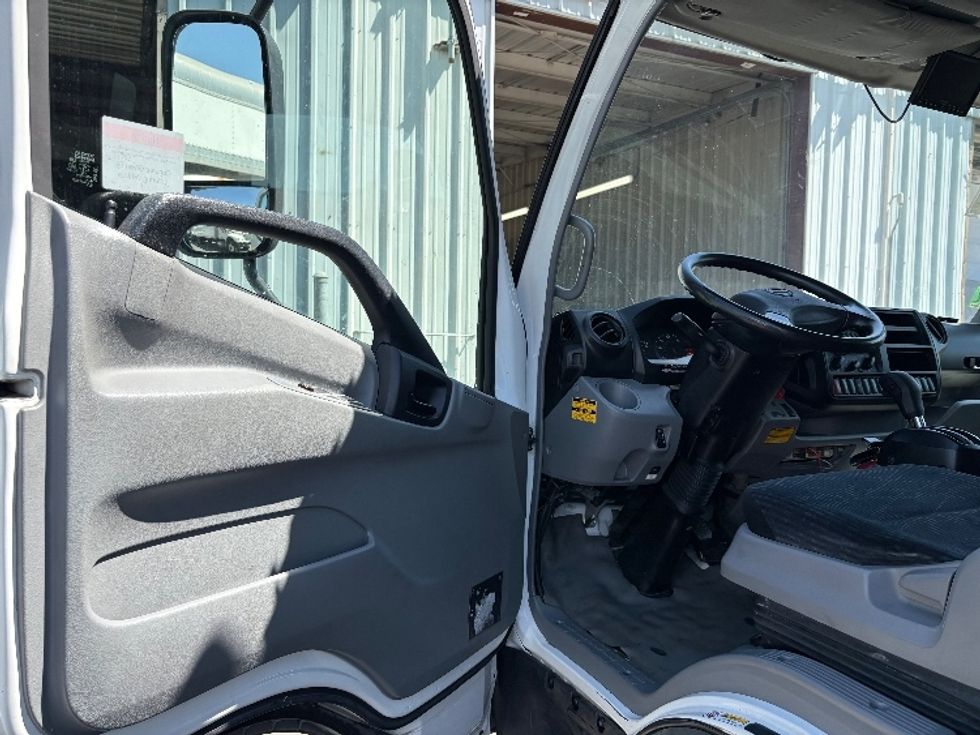 Refrigerated Truck-Light and Medium Duty Trucks-Hino-2018-195-West Sacramento-CA-119,878\n\t\tmiles-$ 36,500 - Image 16