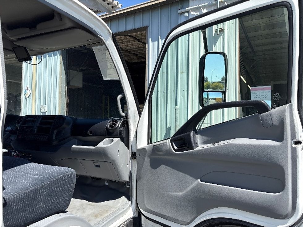 Refrigerated Truck-Light and Medium Duty Trucks-Hino-2018-195-West Sacramento-CA-119,878\n\t\tmiles-$ 36,500 - Image 20