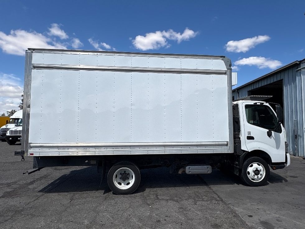 Refrigerated Truck-Light and Medium Duty Trucks-Hino-2018-195-West Sacramento-CA-145,282\n\t\tmiles-$ 37,500 - Image 15
