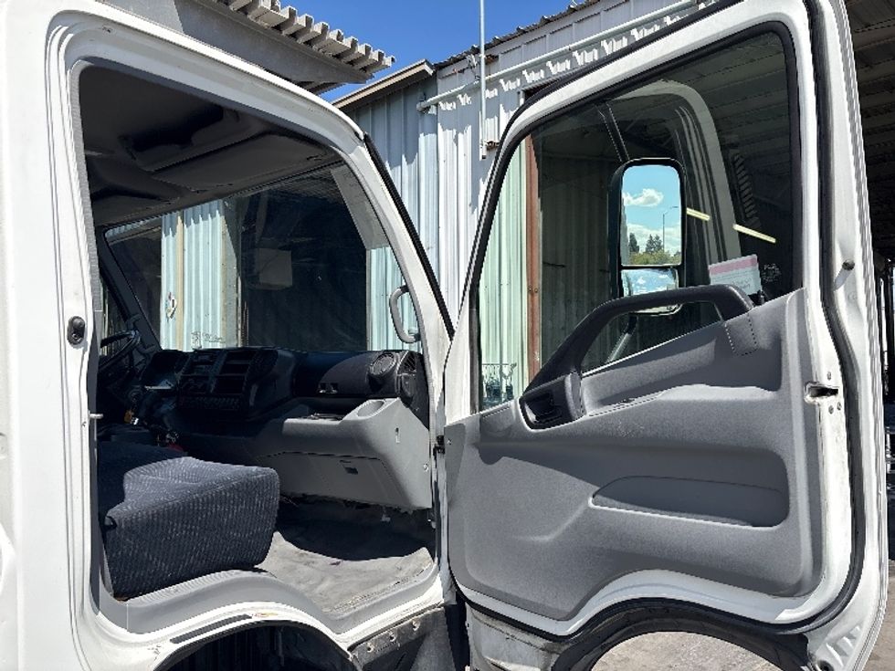 Refrigerated Truck-Light and Medium Duty Trucks-Hino-2018-195-West Sacramento-CA-145,282\n\t\tmiles-$ 37,500 - Image 20