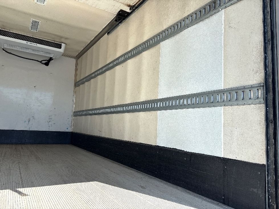 Refrigerated Truck-Light and Medium Duty Trucks-Hino-2018-195-West Sacramento-CA-203,664\n\t\tmiles-$ 26,250 - Image 12