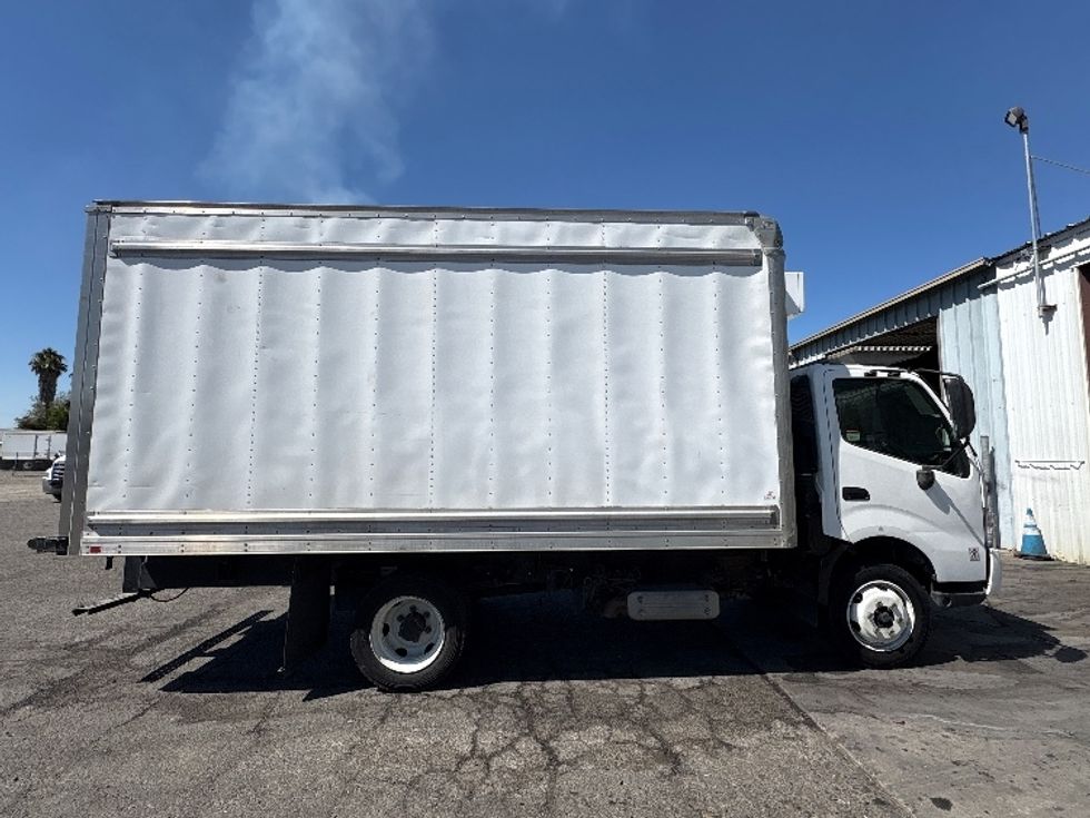 Refrigerated Truck-Light and Medium Duty Trucks-Hino-2018-195-West Sacramento-CA-203,664\n\t\tmiles-$ 26,250 - Image 15