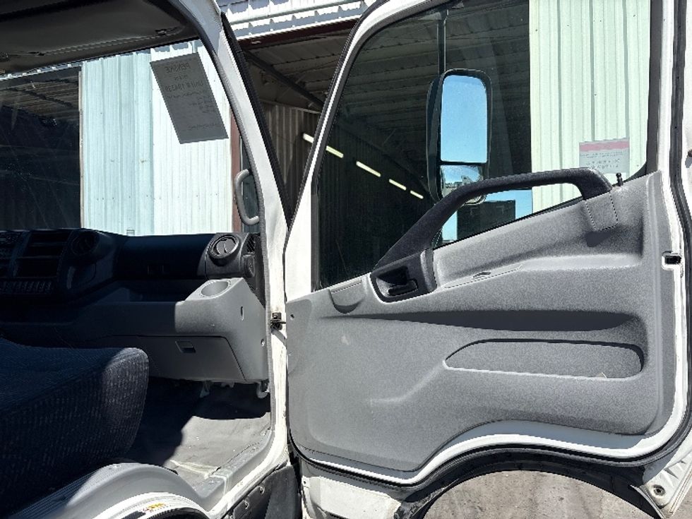 Refrigerated Truck-Light and Medium Duty Trucks-Hino-2018-195-West Sacramento-CA-203,664\n\t\tmiles-$ 26,250 - Image 20