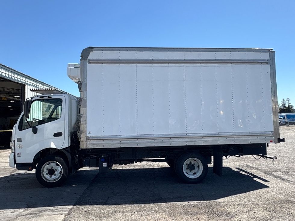 Refrigerated Truck-Light and Medium Duty Trucks-Hino-2018-195-West Sacramento-CA-203,664\n\t\tmiles-$ 26,250 - Image 4