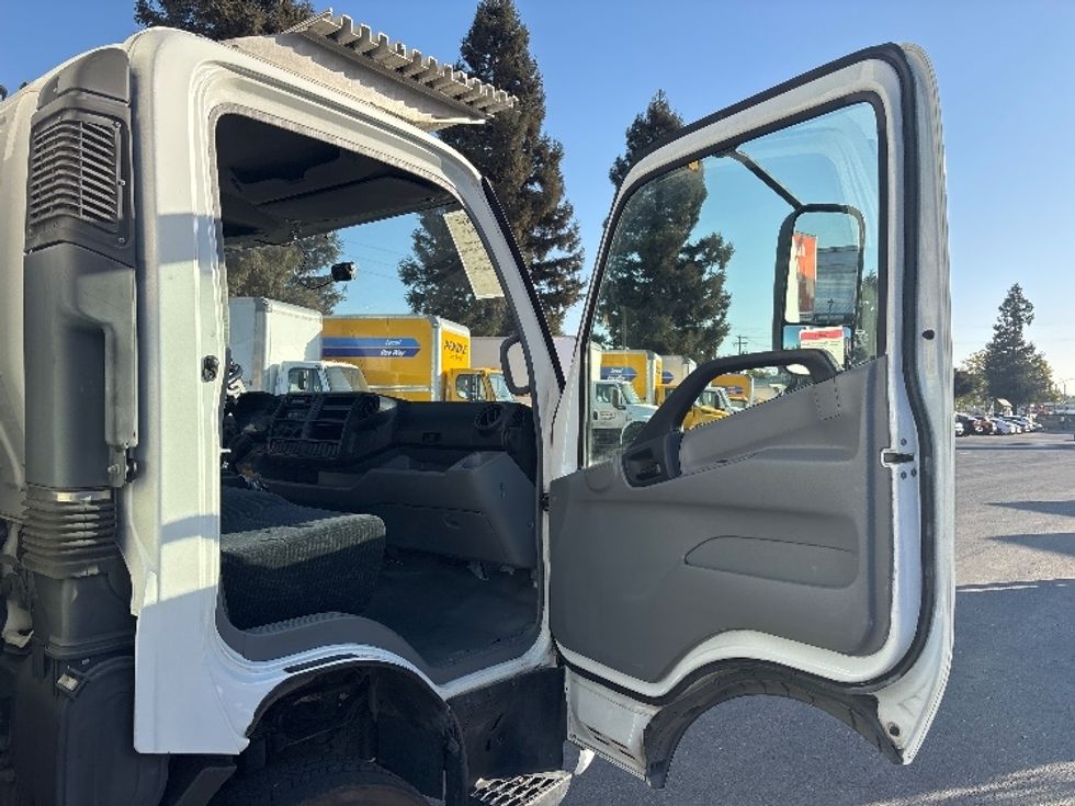Refrigerated Truck-Light and Medium Duty Trucks-Hino-2018-195-West Sacramento-CA-212,183\n\t\tmiles-$ 29,500 - Image 20