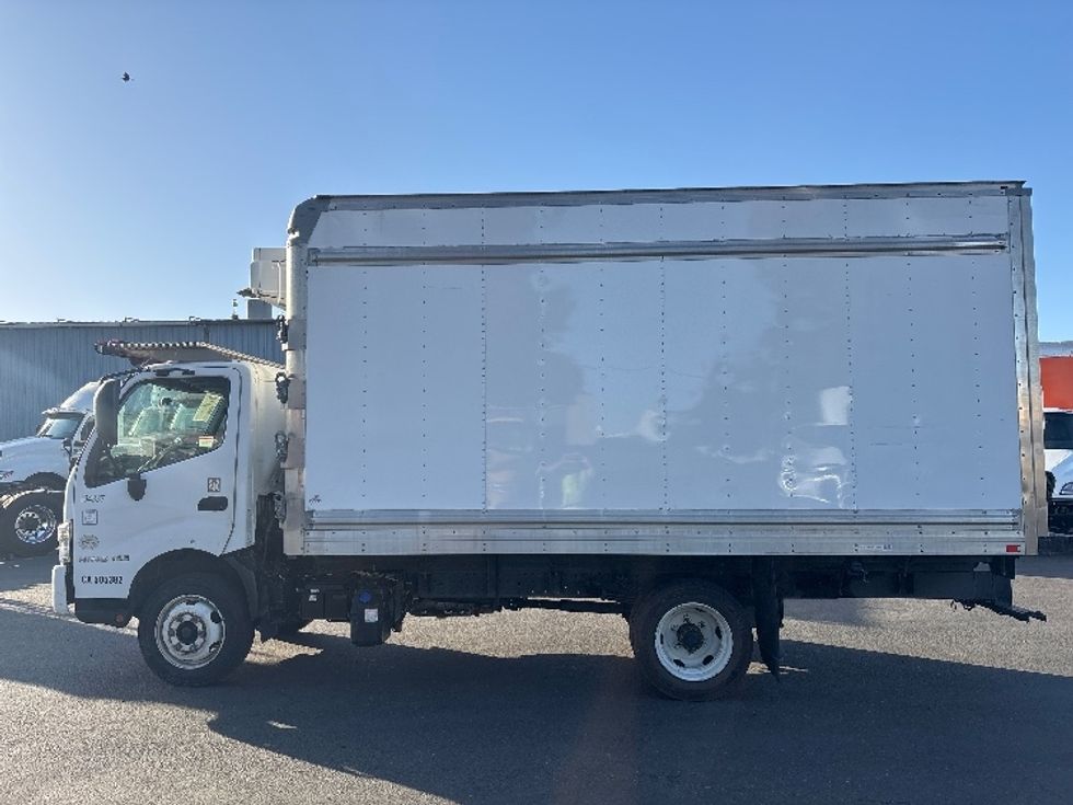 Refrigerated Truck-Light and Medium Duty Trucks-Hino-2018-195-West Sacramento-CA-212,183\n\t\tmiles-$ 29,500 - Image 4