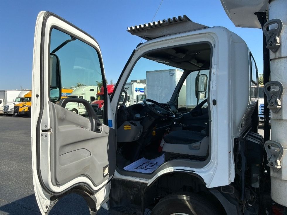 Refrigerated Truck-Light and Medium Duty Trucks-Hino-2018-195-West Sacramento-CA-303,971\n\t\tmiles-$ 21,250 - Image 16