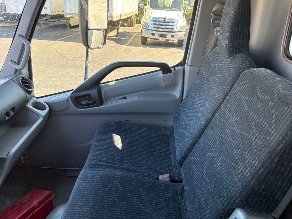 Refrigerated Truck-Light and Medium Duty Trucks-Hino-2018-195-West Sacramento-CA-303,971\n\t\tmiles-$ 21,250 - Image 19