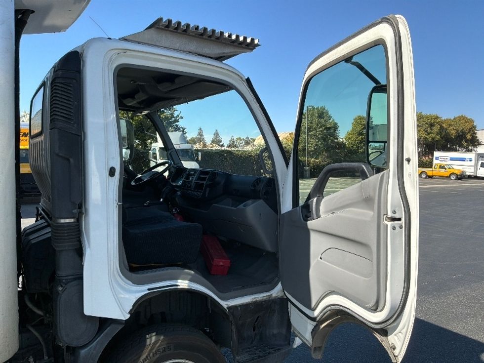 Refrigerated Truck-Light and Medium Duty Trucks-Hino-2018-195-West Sacramento-CA-303,971\n\t\tmiles-$ 21,250 - Image 20