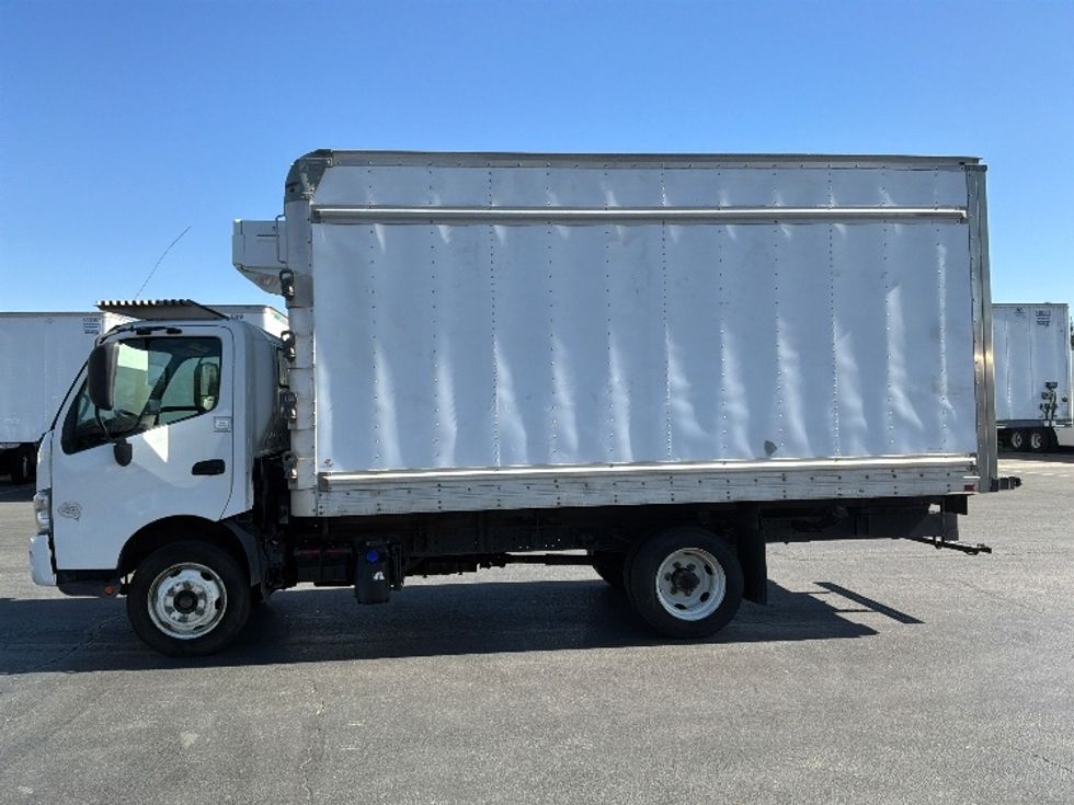 Refrigerated Truck-Light and Medium Duty Trucks-Hino-2018-195-West Sacramento-CA-303,971\n\t\tmiles-$ 21,250 - Image 4