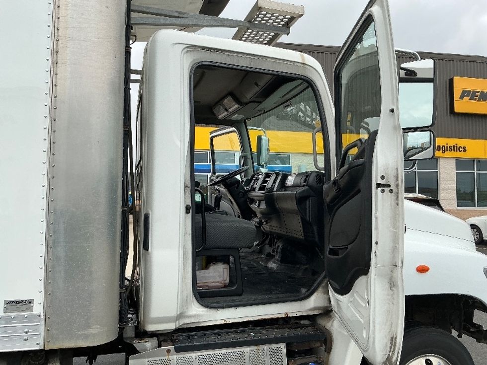 Refrigerated Truck-Light and Medium Duty Trucks-Hino-2018-258LP-Stoney Creek-ON-308,066\n\t\tkm-$ 67,250 - Image 18