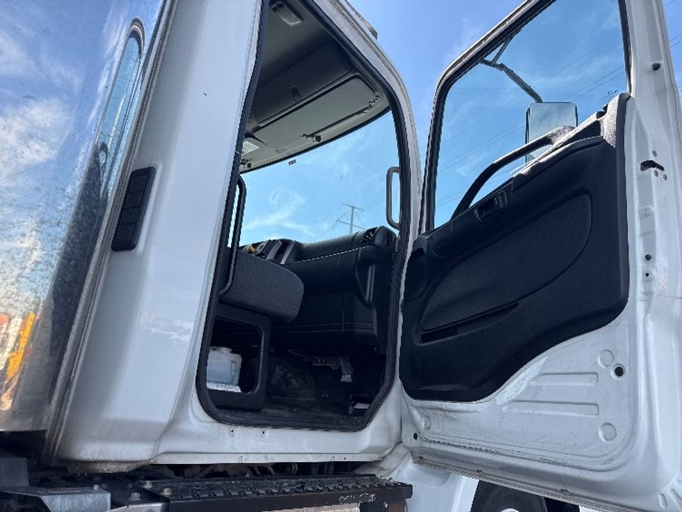 Refrigerated Truck-Light and Medium Duty Trucks-Hino-2018-268-Aurora-CO-191,275\n\t\tmiles-$ 51,000 - Image 20