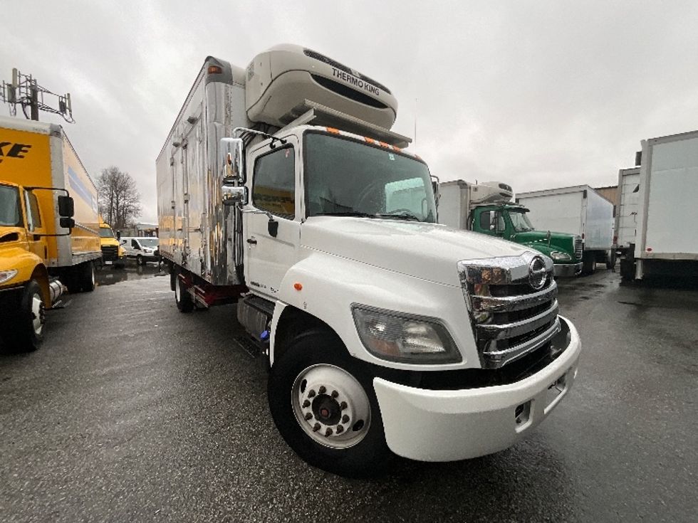 Refrigerated Truck-Light and Medium Duty Trucks-Hino-2018-268-Delta-BC-109,065\n\t\tkm-$ 77,250 - Image 1