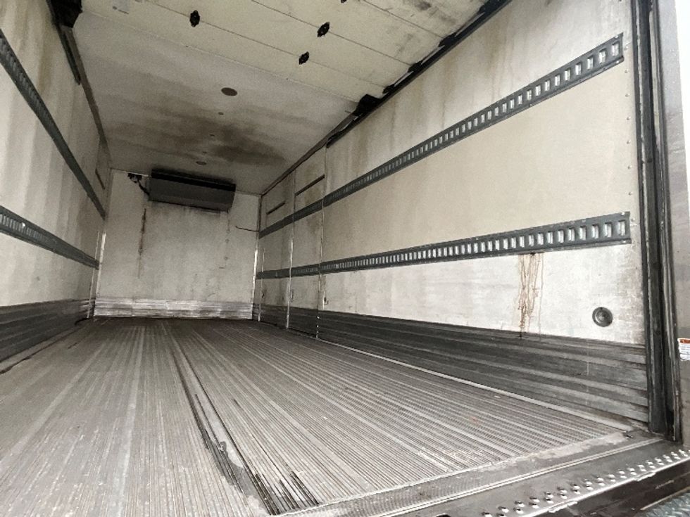 Refrigerated Truck-Light and Medium Duty Trucks-Hino-2018-268-Delta-BC-109,065\n\t\tkm-$ 77,250 - Image 12