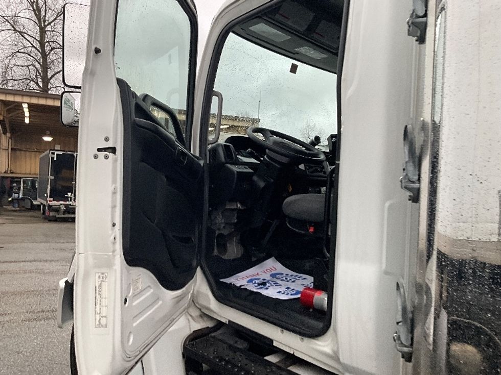 Refrigerated Truck-Light and Medium Duty Trucks-Hino-2018-268-Delta-BC-109,065\n\t\tkm-$ 77,250 - Image 16