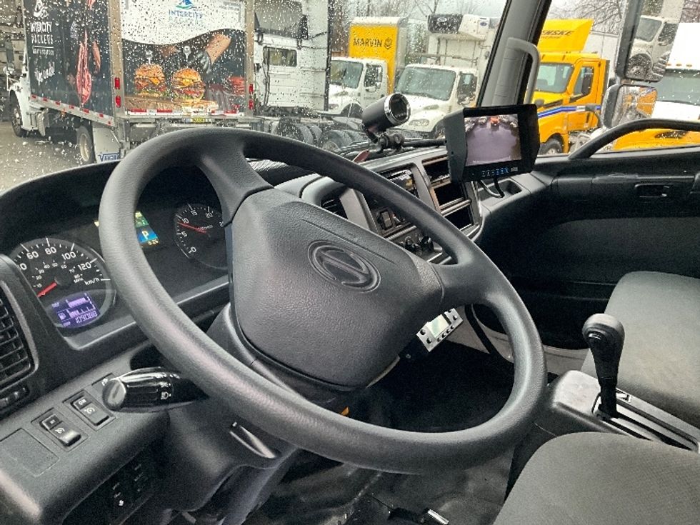 Refrigerated Truck-Light and Medium Duty Trucks-Hino-2018-268-Delta-BC-109,065\n\t\tkm-$ 77,250 - Image 17