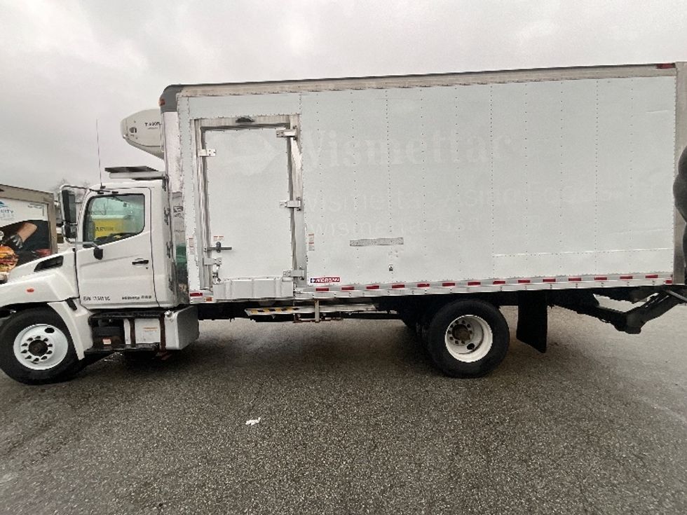 Refrigerated Truck-Light and Medium Duty Trucks-Hino-2018-268-Delta-BC-109,065\n\t\tkm-$ 77,250 - Image 4