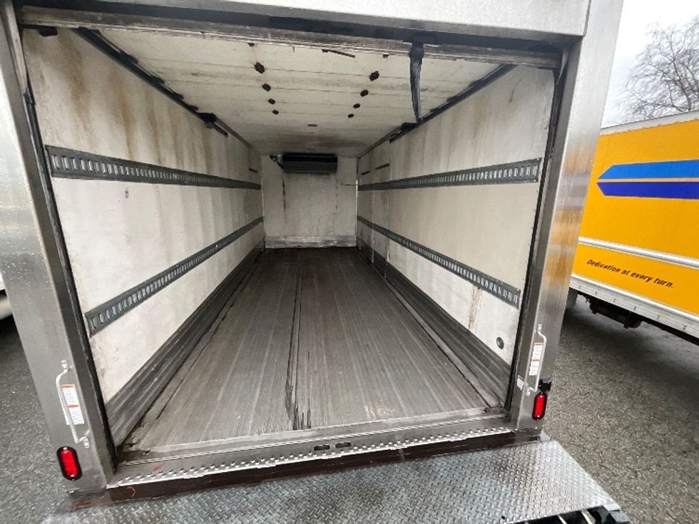 Refrigerated Truck-Light and Medium Duty Trucks-Hino-2018-268-Delta-BC-109,065\n\t\tkm-$ 77,250 - Image 8