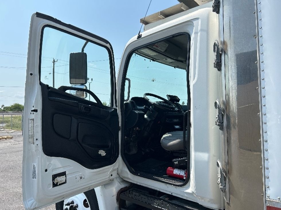 Refrigerated Truck-Light and Medium Duty Trucks-Hino-2018-268-Harlingen-TX-233,330\n\t\tmiles-$ 39,000 - Image 13
