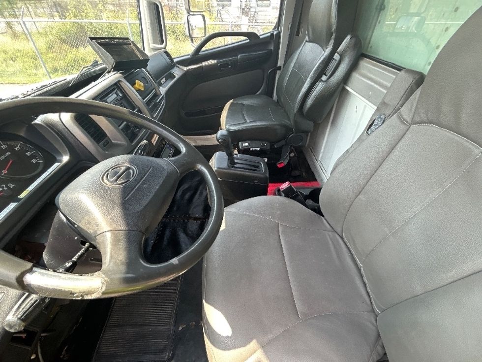 Refrigerated Truck-Light and Medium Duty Trucks-Hino-2018-268-Harlingen-TX-233,330\n\t\tmiles-$ 39,000 - Image 19