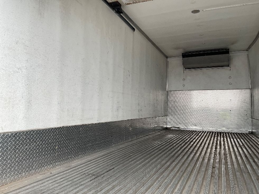 Refrigerated Truck-Light and Medium Duty Trucks-Hino-2018-268-Philadelphia-PA-240,563\n\t\tmiles-$ 31,000 - Image 11