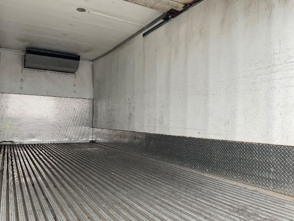 Refrigerated Truck-Light and Medium Duty Trucks-Hino-2018-268-Philadelphia-PA-240,563\n\t\tmiles-$ 31,000 - Image 12