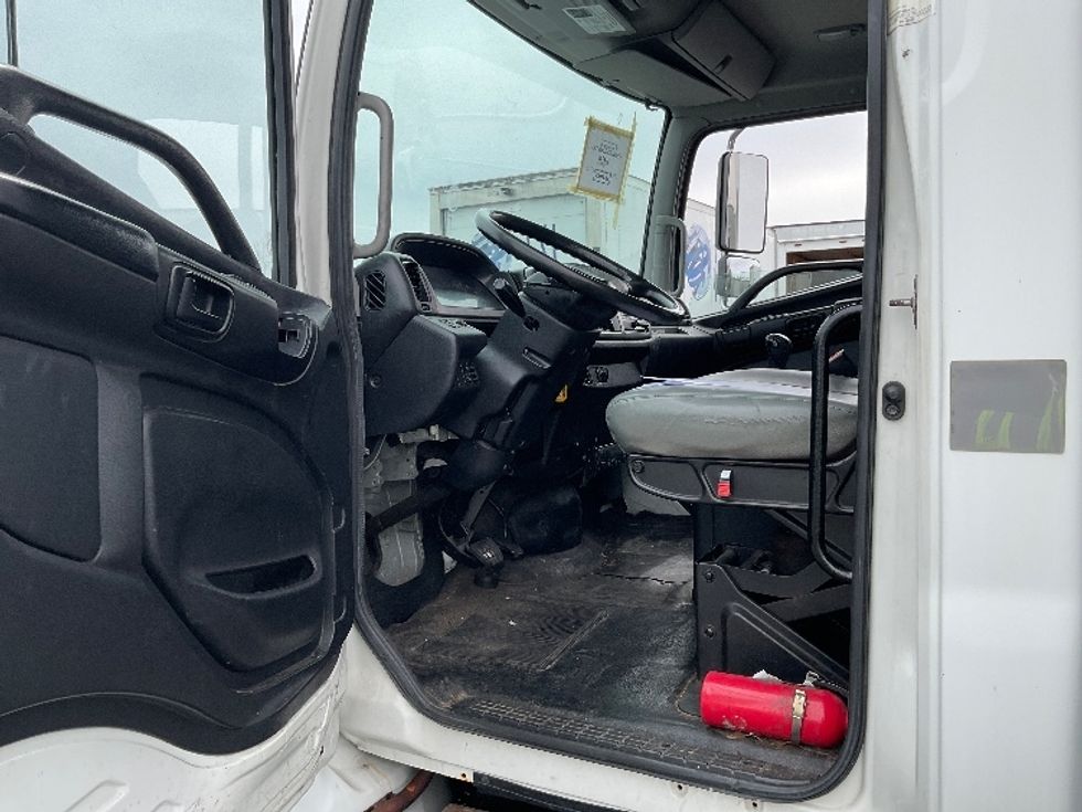 Refrigerated Truck-Light and Medium Duty Trucks-Hino-2018-268-Philadelphia-PA-240,563\n\t\tmiles-$ 31,000 - Image 16