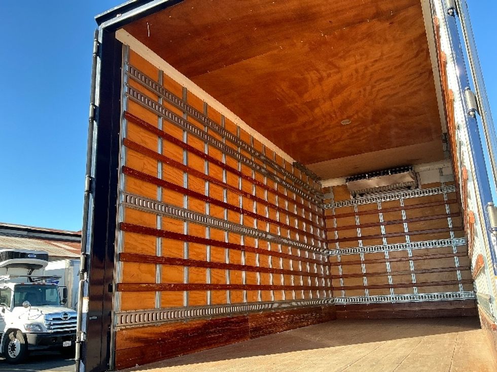 Refrigerated Truck-Light and Medium Duty Trucks-Hino-2018-268-Torrance-CA-130,201\n\t\tmiles-$ 53,750 - Image 11