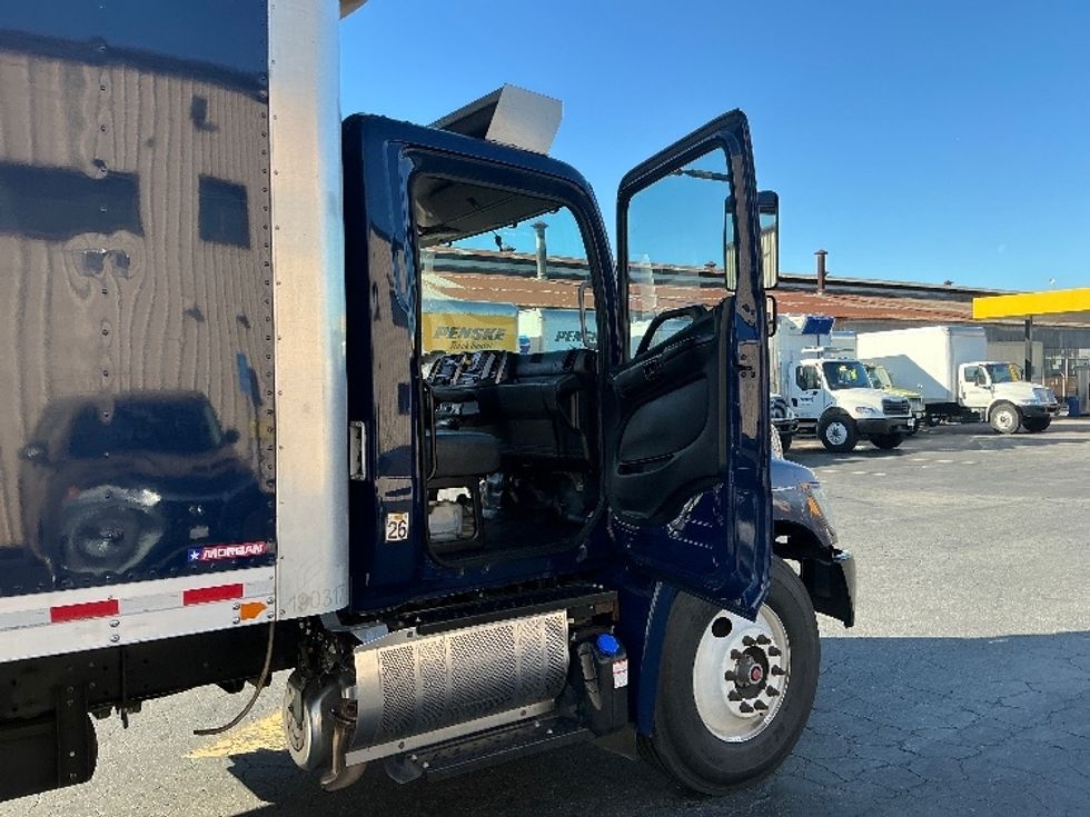 Refrigerated Truck-Light and Medium Duty Trucks-Hino-2018-268-Torrance-CA-130,201\n\t\tmiles-$ 53,750 - Image 18