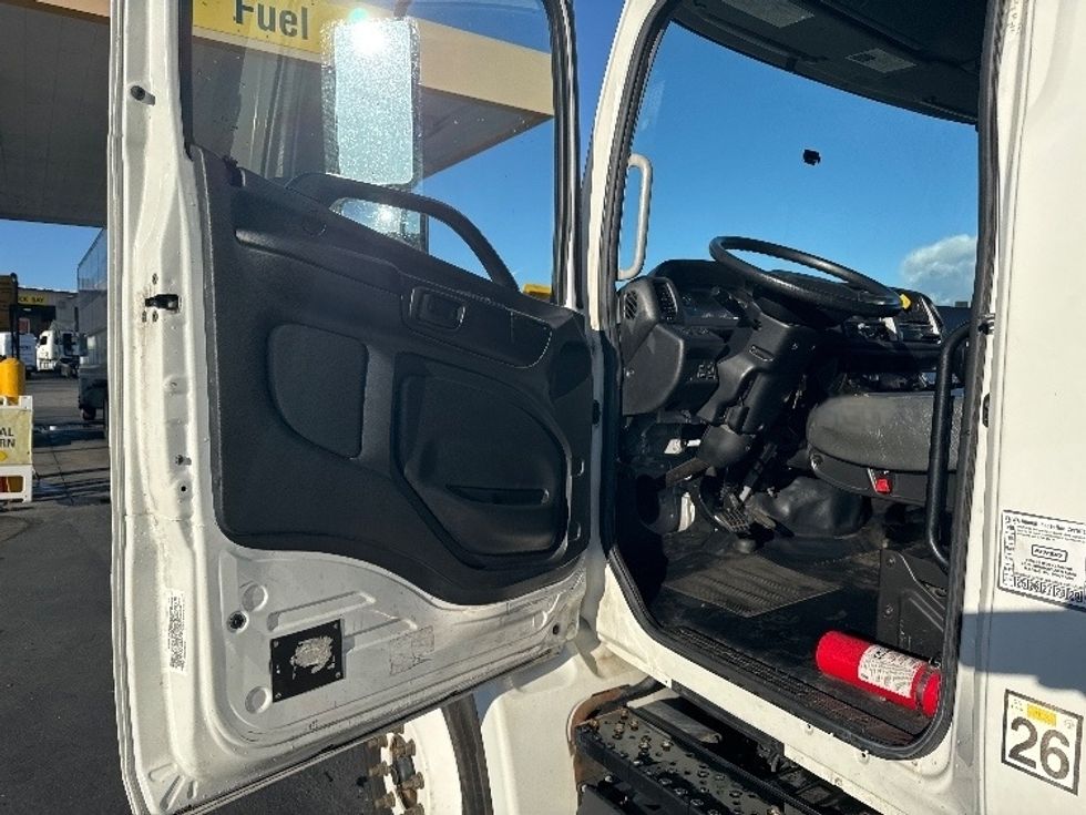 Refrigerated Truck-Light and Medium Duty Trucks-Hino-2018-268-West Sacramento-CA-129,327\n\t\tmiles-$ 51,500 - Image 16
