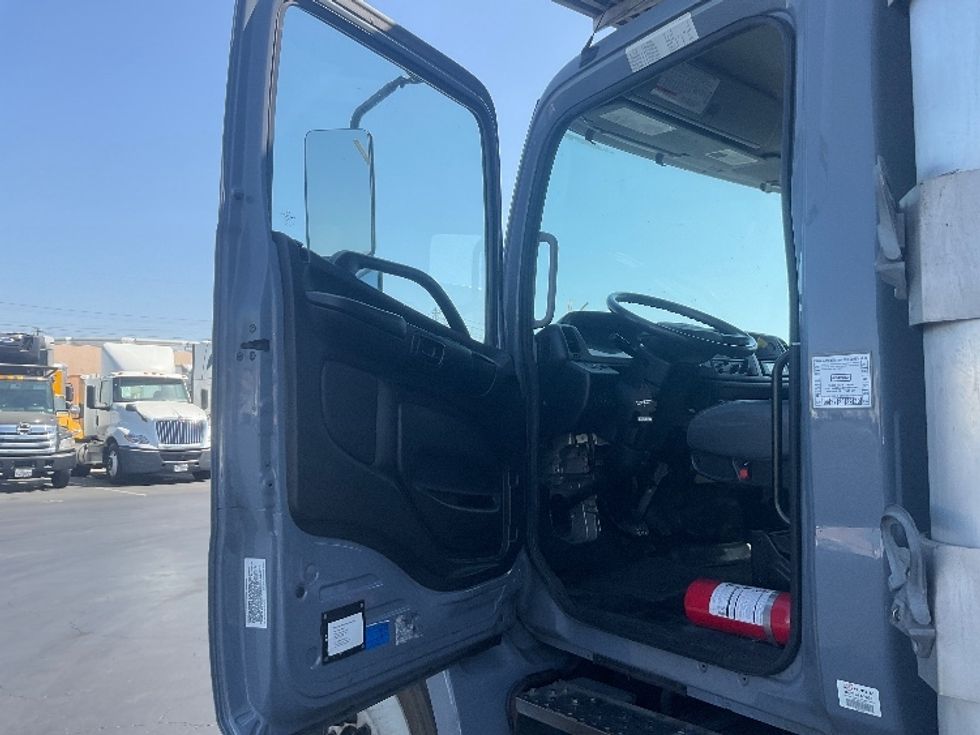 Refrigerated Truck-Light and Medium Duty Trucks-Hino-2018-338-Anaheim-CA-250,003\n\t\tmiles-$ 39,250 - Image 16