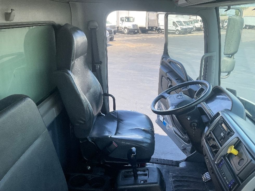 Refrigerated Truck-Light and Medium Duty Trucks-Hino-2018-338-Anaheim-CA-250,003\n\t\tmiles-$ 39,250 - Image 22