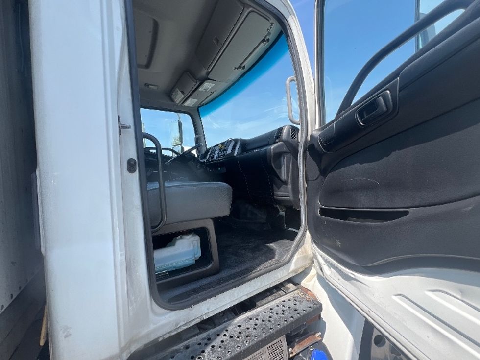 Refrigerated Truck-Light and Medium Duty Trucks-Hino-2018-338-Baltimore-MD-115,493\n\t\tmiles-$ 53,500 - Image 20