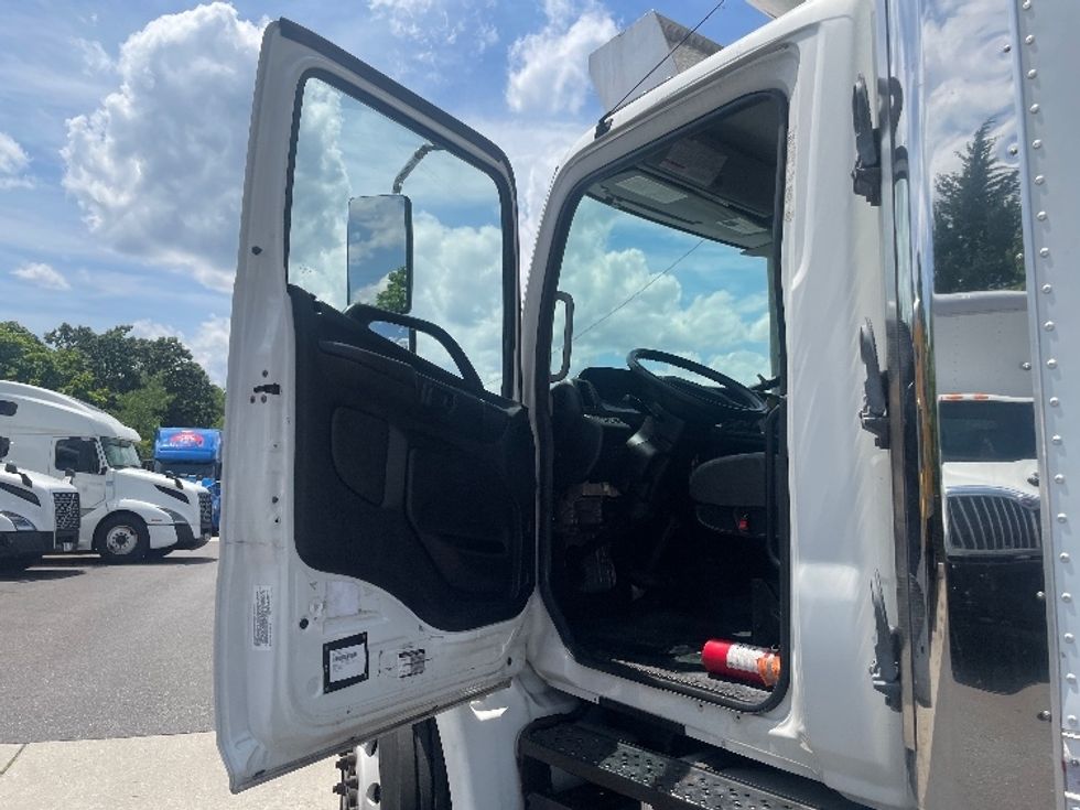 Refrigerated Truck-Light and Medium Duty Trucks-Hino-2018-338-Baltimore-MD-189,150\n\t\tmiles-$ 37,500 - Image 14
