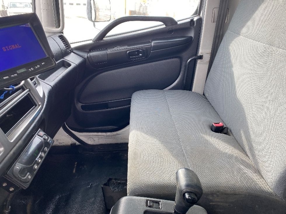 Refrigerated Truck-Light and Medium Duty Trucks-Hino-2018-338-Edmonton-AB-470,932\n\t\tkm-$ 41,750 - Image 19