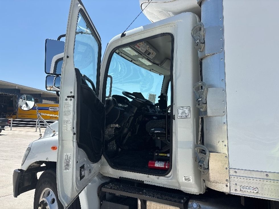 Refrigerated Truck-Light and Medium Duty Trucks-Hino-2018-338-Greeley-CO-47,571\n\t\tmiles-$ 50,500 - Image 16