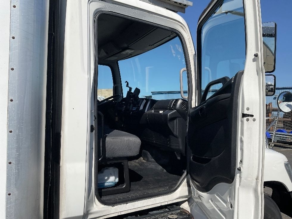 Refrigerated Truck-Light and Medium Duty Trucks-Hino-2018-338-Tacoma-WA-134,706\n\t\tmiles-$ 50,250 - Image 20